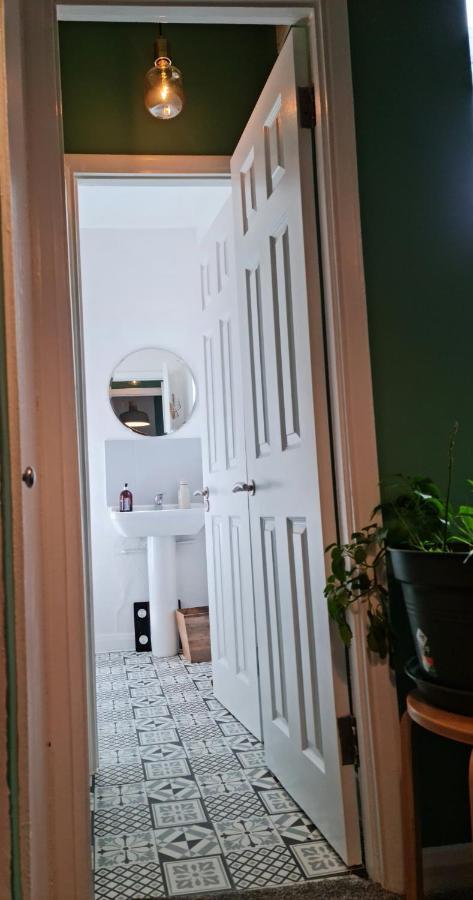 לונדון Elegant 1-Bedroom Apartment In Camden Town מראה חיצוני תמונה